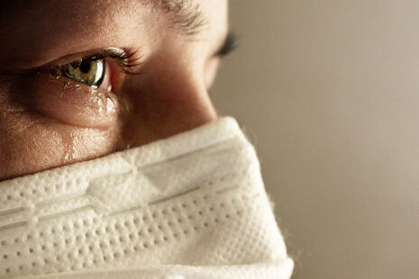 WEB3-MOURN-COVID-CRYING-shutterstock_1673857552-Tomas-Ragina