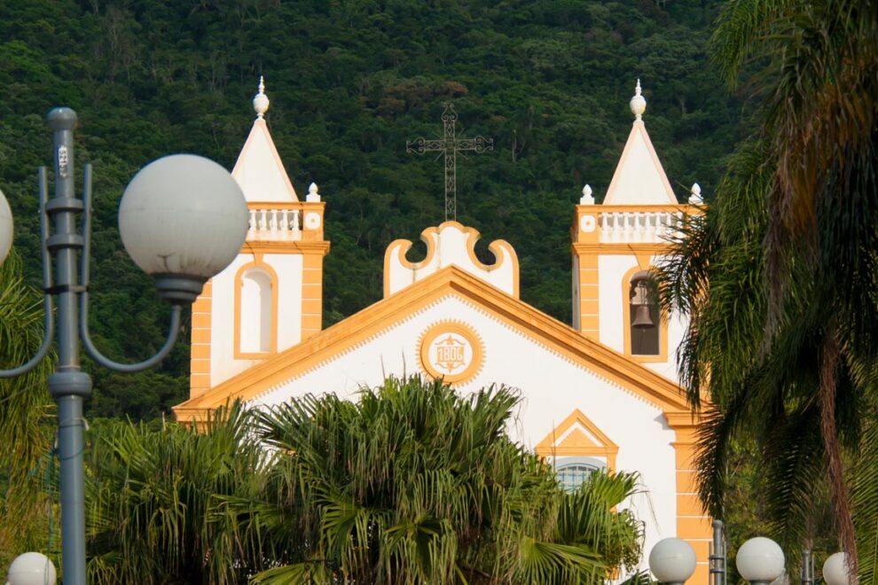 Paróquias e Comunidades à luz da “Lumen Gentium” - Arquidiocese de Vitória